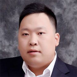 Jun Xiao headshot